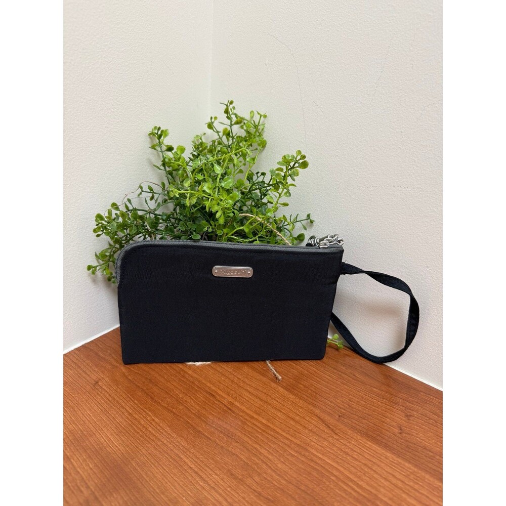 Baggallini Clutch Wallet Women's Black Nylon Wristlet RFID Card Blue Lining EUC